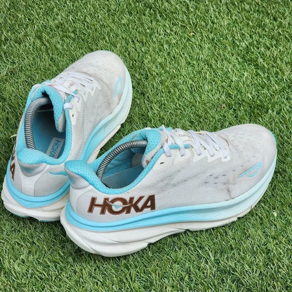 HOKA CLIFTON 9 - Womens Athletic Shoes - SIZE 8.D WIDE
